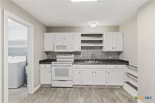 332 W Klein St, Seguin, TX 78155 - Photo 11