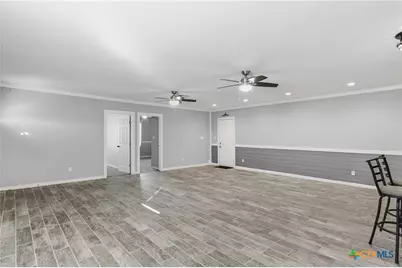 332 W Klein Street, Seguin, TX 78155 - Photo 3