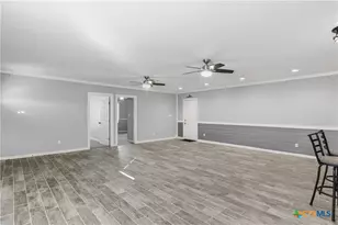 332 W Klein St, Seguin, TX 78155 - Photo 3