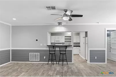 332 W Klein Street, Seguin, TX 78155 - Photo 7