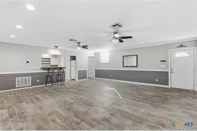 332 W Klein Street, Seguin, TX 78155 - Photo 5