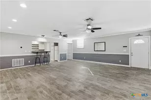 332 W Klein St, Seguin, TX 78155 - Photo 5