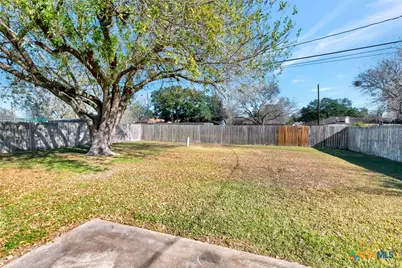 309 Williamsburg Ave, Victoria, TX 77904 - Photo 17