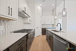 1921 Pining St, New Braunfels, TX 78132 - Photo 5