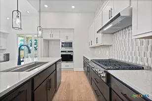 1921 Pining St, New Braunfels, TX 78132 - Photo 5