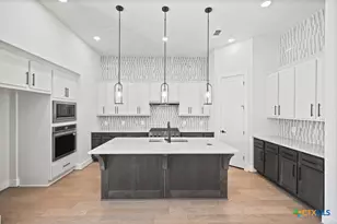 1921 Pining St, New Braunfels, TX 78132 - Photo 3