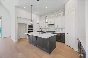 1921 Pining St, New Braunfels, TX 78132 - Photo 3