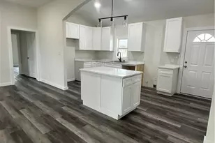 1008 Gonzales St, Cuero, TX 77954 - Photo 9