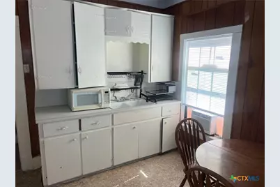 404 Nelson Street, Yoakum, TX 77995 - Photo 3