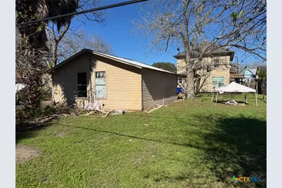 404 Nelson Street, Yoakum, TX 77995 - Photo 9