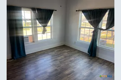 404 Nelson Street, Yoakum, TX 77995 - Photo 5