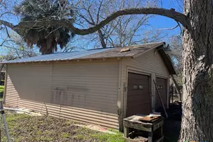 404 Nelson St, Yoakum, TX 77995 - Photo 11