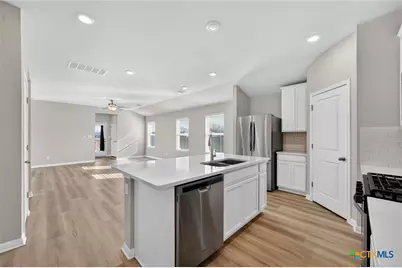 900 Main Street, Hutto, TX 78634 - Photo 3