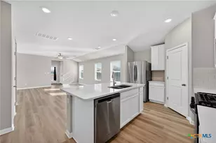 900 Main St, Hutto, TX 78634 - Photo 3