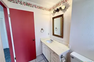 1050 Elizabeth Ave, New Braunfels, TX 78130 - Photo 9