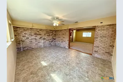 1050 Elizabeth Avenue, New Braunfels, TX 78130 - Photo 19