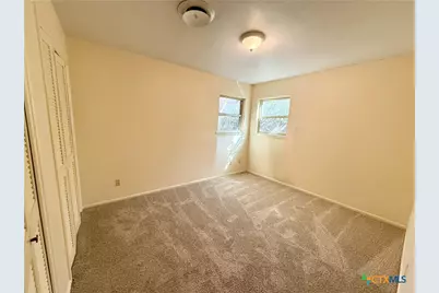 1050 Elizabeth Avenue, New Braunfels, TX 78130 - Photo 13