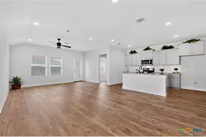 1405 Parkwood, Seguin, TX 78155 - Photo 7