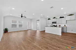 1405 Parkwood, Seguin, TX 78155 - Photo 7