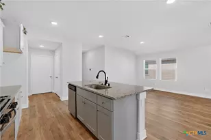 1405 Parkwood, Seguin, TX 78155 - Photo 13