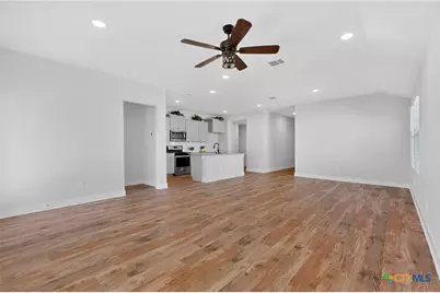 1405 Parkwood, Seguin, TX 78155 - Photo 5