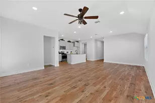 1405 Parkwood, Seguin, TX 78155 - Photo 5