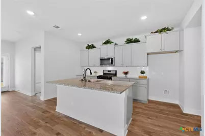 1405 Parkwood, Seguin, TX 78155 - Photo 9