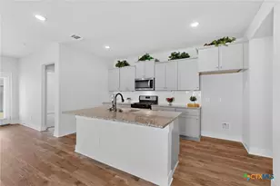 1405 Parkwood, Seguin, TX 78155 - Photo 9