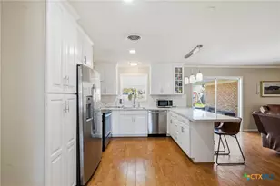 505 Suzanne St, Edna, TX 77957 - Photo 3