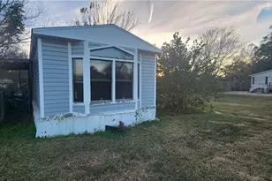 2105 E North St, Victoria, TX 77901 - Photo 1