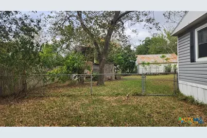 2105 E North Street, Victoria, TX 77901 - Photo 9