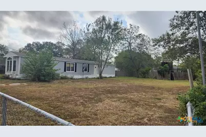 2105 E North Street, Victoria, TX 77901 - Photo 5