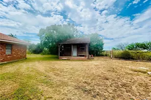 1040 S Hwy 80, Nixon, TX 78140 - Photo 31
