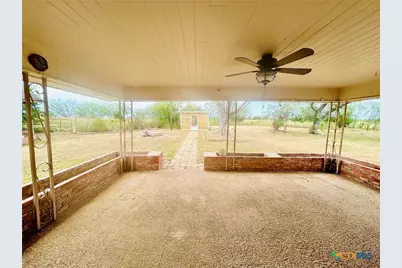 1040 S Hwy 80, Nixon, TX 78140 - Photo 29