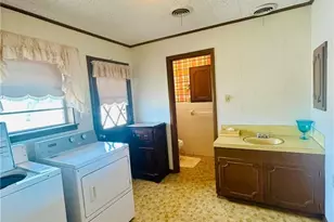 1040 S Hwy 80, Nixon, TX 78140 - Photo 7