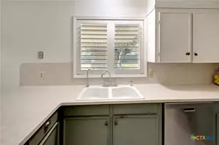 110 Fawn Dr, Victoria, TX 77905 - Photo 13