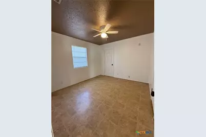 924 Pecan Street, Seguin, TX 78155 - Photo 7