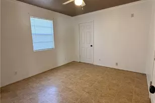 924 Pecan St, Seguin, TX 78155 - Photo 7