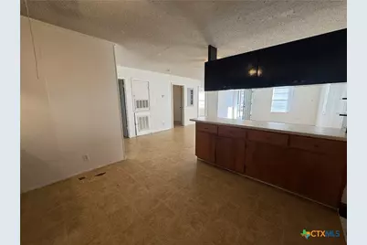 924 Pecan Street, Seguin, TX 78155 - Photo 3