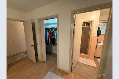 1019 E Gonzales Street, Yoakum, TX 77995 - Photo 7