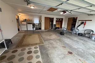 1019 E Gonzales St, Yoakum, TX 77995 - Photo 17