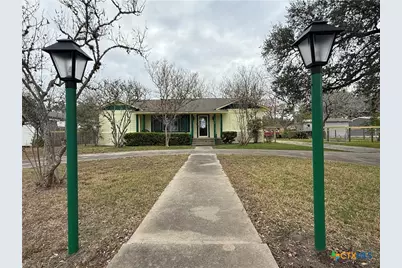 1019 E Gonzales Street, Yoakum, TX 77995 - Photo 1