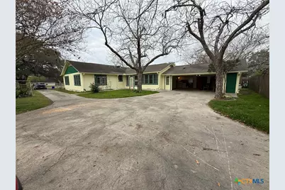 1019 E Gonzales Street, Yoakum, TX 77995 - Photo 19