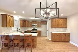 1801 College Dr, Victoria, TX 77901 - Photo 9