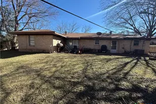 1209 W Ave A, Lampasas, TX 76550 - Photo 11