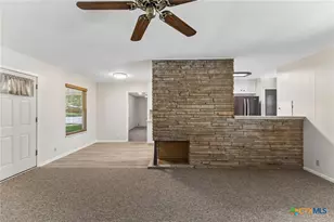 811 Nixon St, Lockhart, TX 78644 - Photo 13
