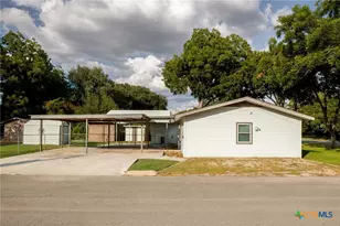 811 Nixon St, Lockhart, TX 78644 - Photo 31