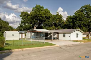 811 Nixon St, Lockhart, TX 78644 - Photo 37