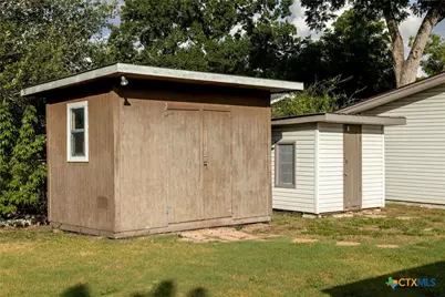811 Nixon Street, Lockhart, TX 78644 - Photo 43