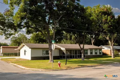 811 Nixon Street, Lockhart, TX 78644 - Photo 3